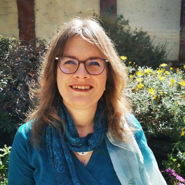 🌿 EP95 🎙️ Serie especial del Podcast UBL “Eco-teología en acción. Encuentro de formadores/as en eco-teología” con Arianne van Andel. - podcast episode cover
