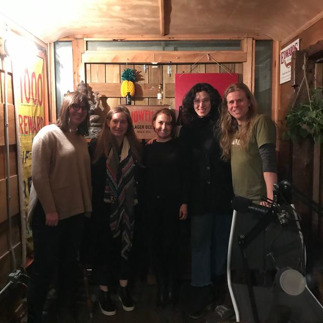 How to HOST with Shari Bayer - podcast episode cover