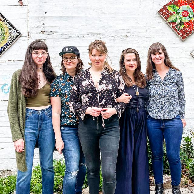Della Mae plus Twisted Pine - podcast episode cover