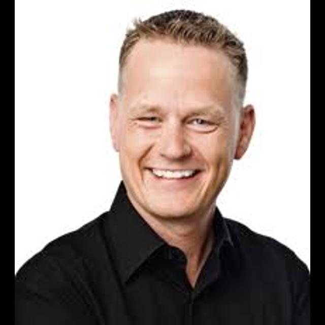 Bringing Common Sense Back to the Organization with Martin Lindstrom - podcast episode cover