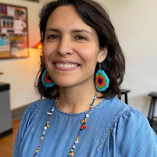 Telling it Like it is | Storyteller Carolina Quiroga - podcast episode cover