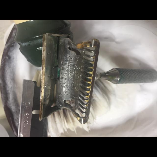 Ep 218 - Single Edge Razors and Happiness! - podcast episode cover