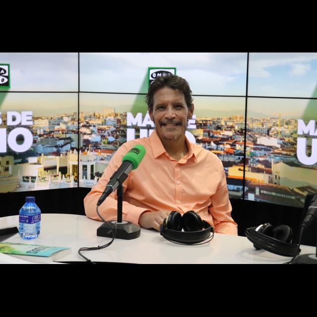 Peris Mencheta presenta su libro '730 días. La enfermedad como espejo del tiempo': "Te pone la vida en pausa" - podcast episode cover