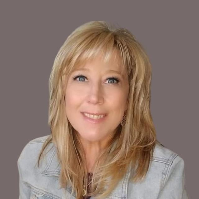 Cara Amore: From chef, to private investigator, to stand-up comic, she has made transformation her life’s work - podcast episode cover