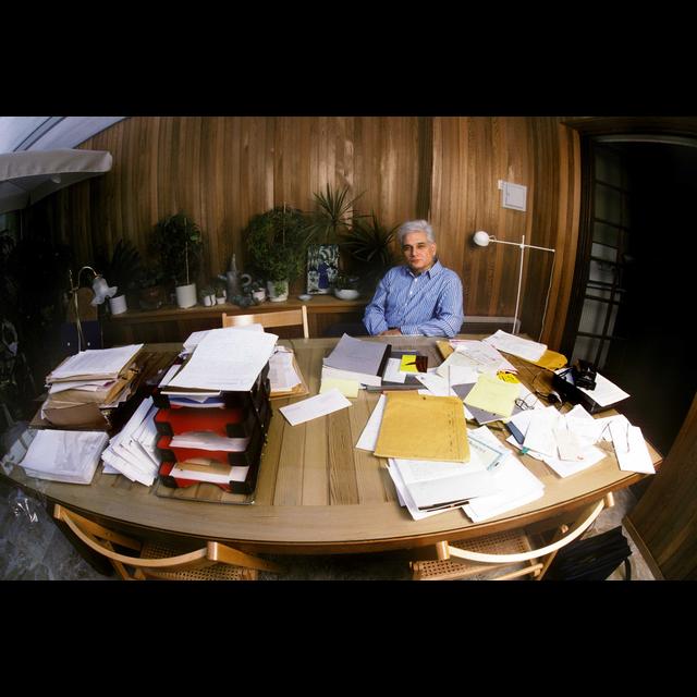 Philosophy in a nutshell pt 3: Derrida and the text - podcast episode cover
