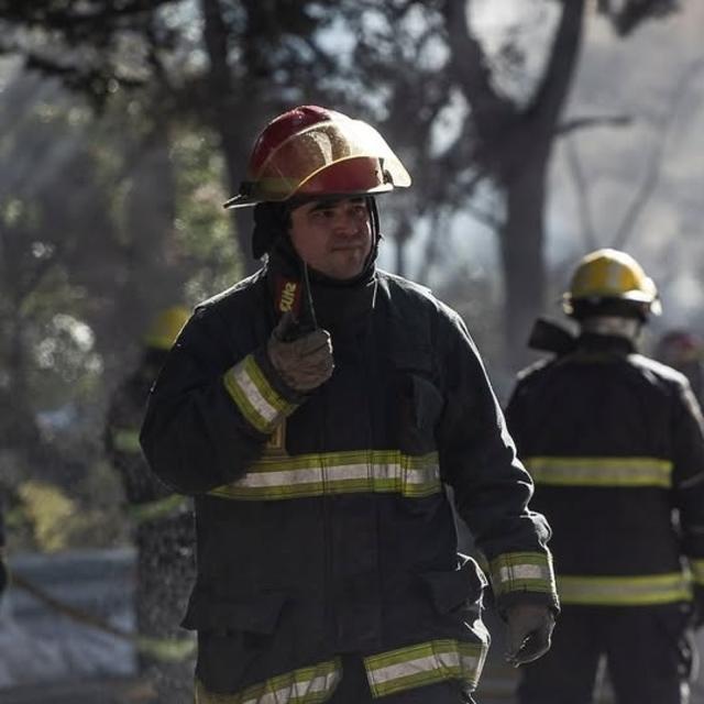 "Los mapuches de Neuquén no son terroristas: acá se convive en paz" dice el jefe de Bomberos Juan Pisano desde Lanín - podcast episode cover