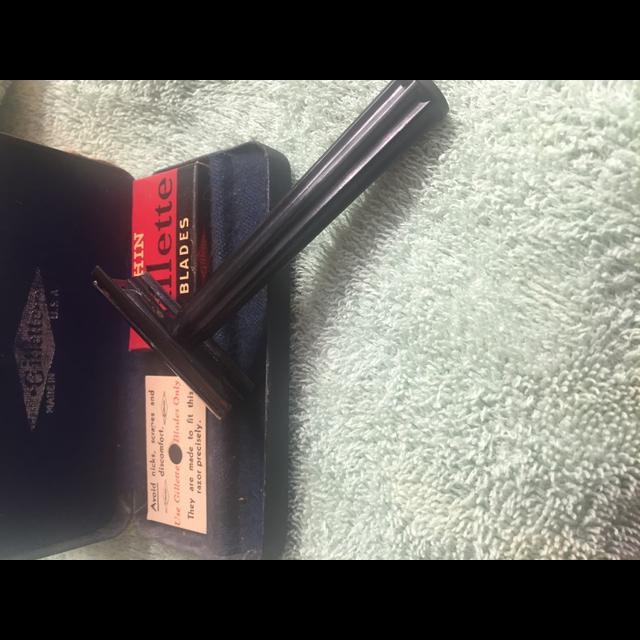 Ep 230 - The Gillette WW2 Contract Razor - podcast episode cover