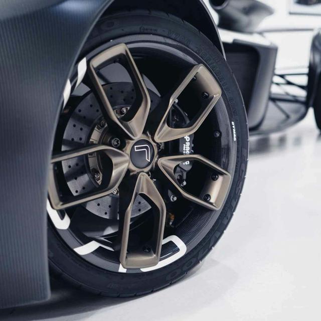 Chris Shelley | Dymag - Exceptionally Light Carbon Hybrid Wheels - podcast episode cover