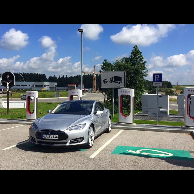 Episode 17: Tesla - podcast episode cover