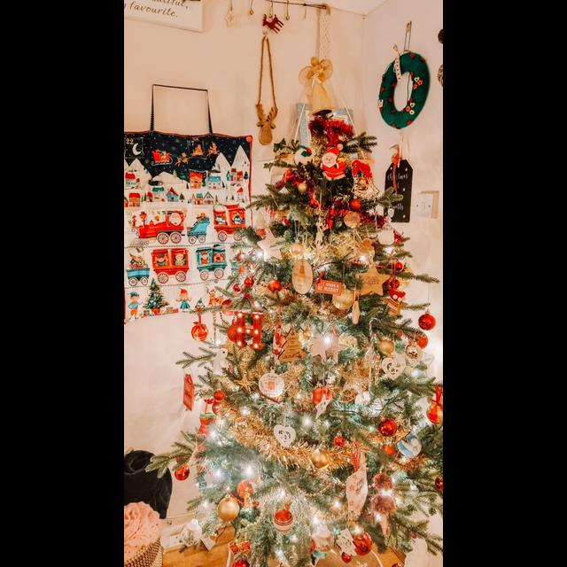 How to Embrace a Simple and Intentional Christmas - podcast episode cover