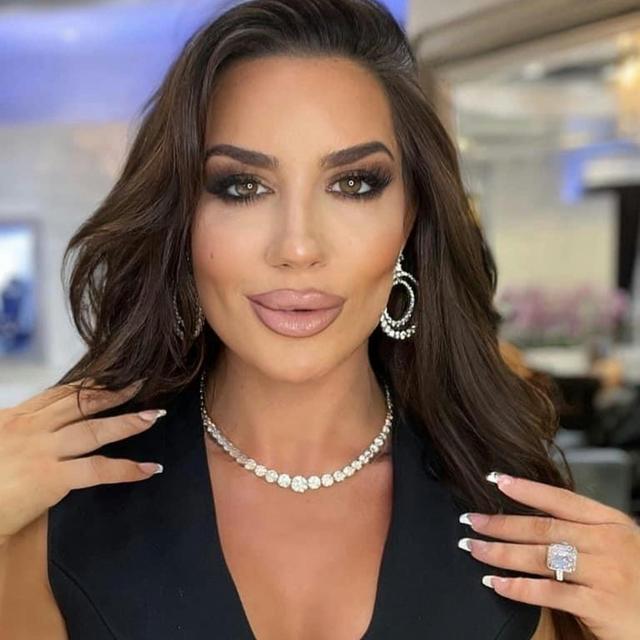 Listen To This Ep193 - Fitness Trainer Jessica Kiernan On Keeping To A Workout Schedule (05 24 ’22) - podcast episode cover