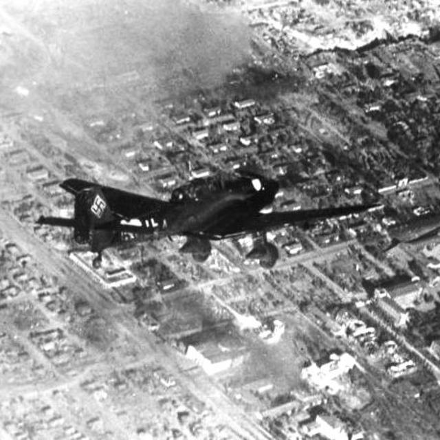 EL BOMBARDERO: 4- EL MUNDO EN GUERRA #documental #aviacion #podcast - podcast episode cover