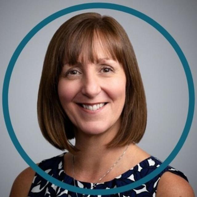 Pay It Forward with Tracey Earl - podcast episode cover