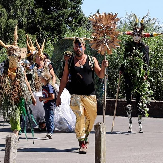 The Dance of the Commons at the Englefield Estate - podcast episode cover