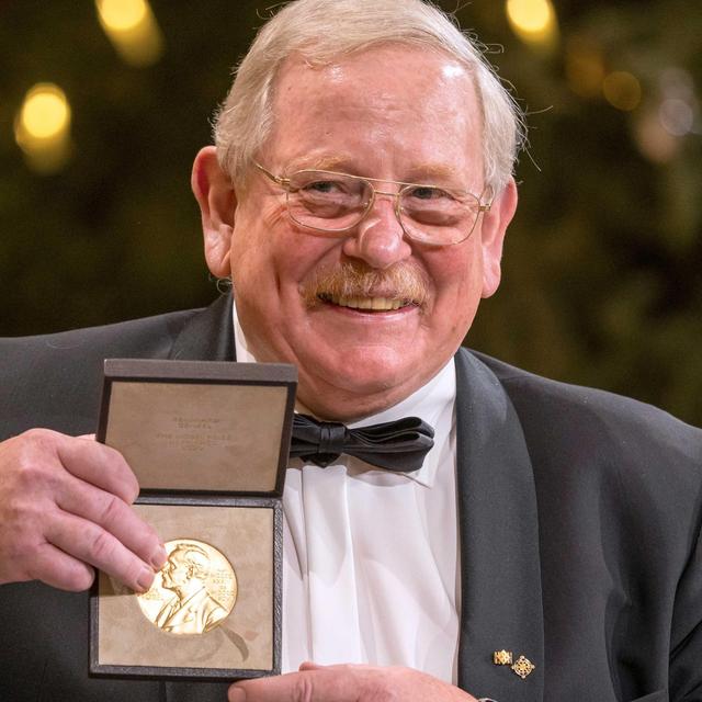 Die Biochemikerin Katalin Karikó, Wie man Nobelpreisträger wird, Mythos Blaulichtschaden, Sterne im Oktober - podcast episode cover