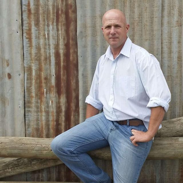 Breaking down barriers with the Unbreakable Farmer, Warren Davies - podcast episode cover