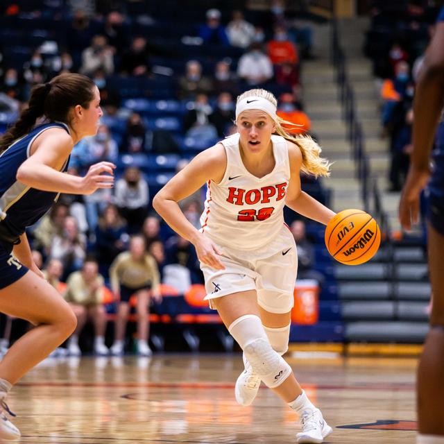 LISTEN: Hope's Kenedy Schoonveld & Evan Thomas named MIAA MVPs, Olivia Voskuil DPOY - podcast episode cover