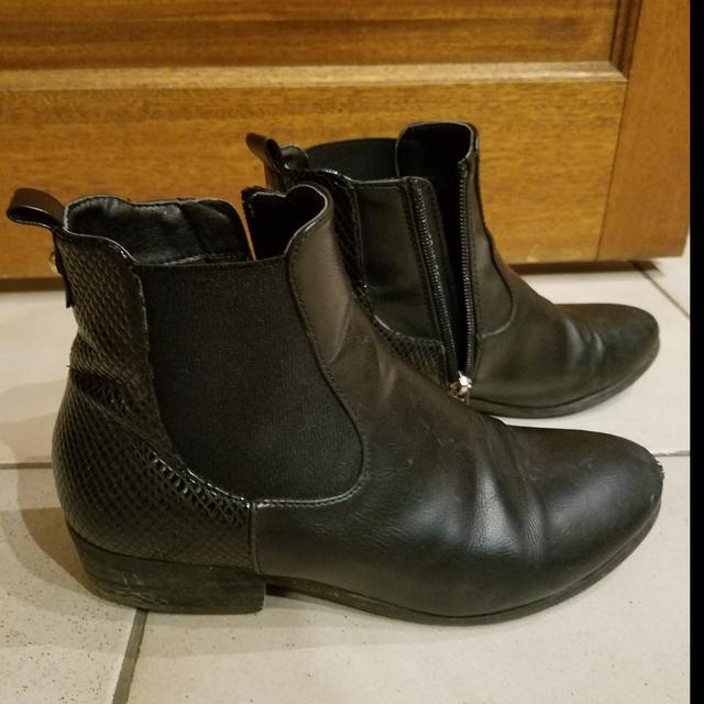 Emeline - A Mile in My Shoes - podcast episode cover
