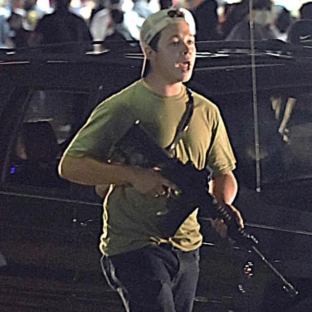 重磅廣播 – 245．正當防衛誰有罪？美國大審的「基諾沙少年鄉民槍擊事件」 - podcast episode cover