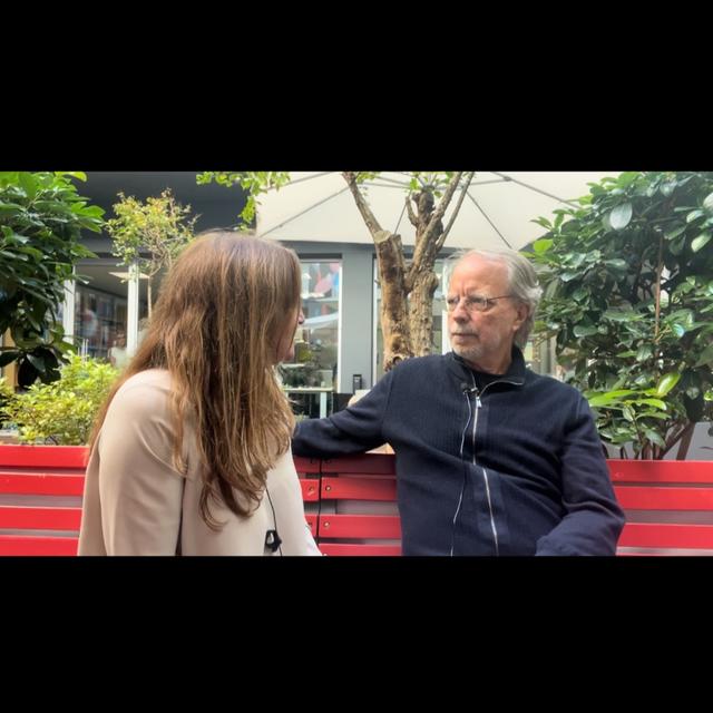 Mia Couto: "Eu não vejo a poesia como um género literário, acho que a poesia é uma forma de olhar o mundo, é uma sensibilidade, é uma forma de perder fronteira" - podcast episode cover