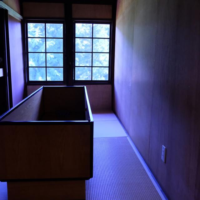 163: Would you spend the night in a coffin … for art? - podcast episode cover