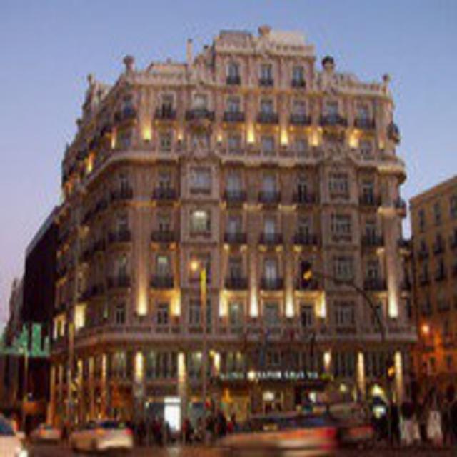 Learn Spanish: 016. Alojarse en un hotel (Staying in a hotel) by My Spanish Podcasts - podcast episode cover