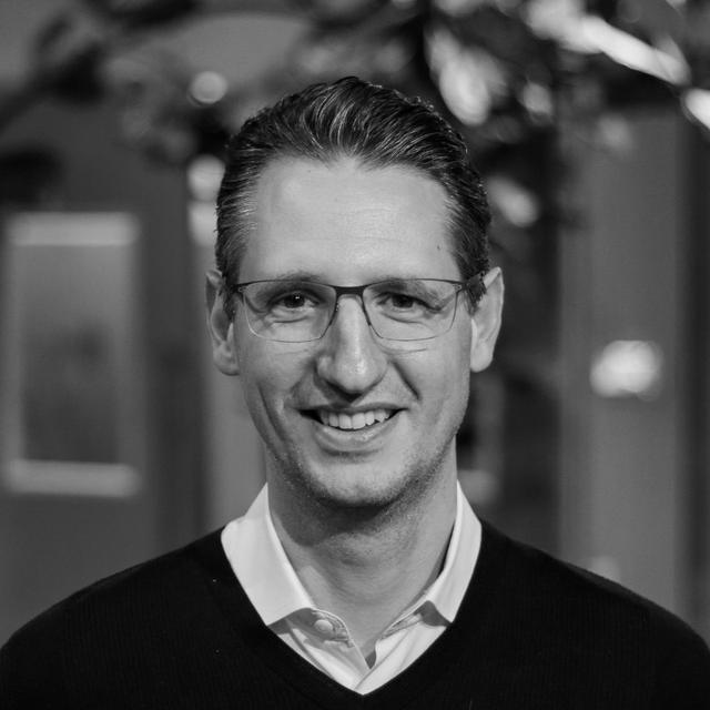 933: When Transparency Drives Profits | Charly Kevers, CFO, Carta - podcast episode cover