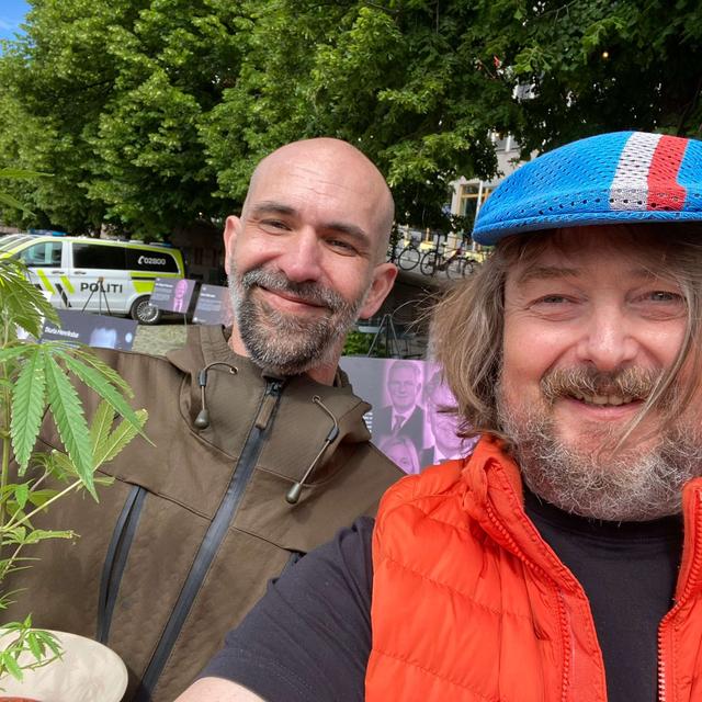 Manglende testikler, Ferrari og kannibalisme. Om frihet, ansvar og grenser (gjesteopptreden Roar Mikalsen) - podcast episode cover