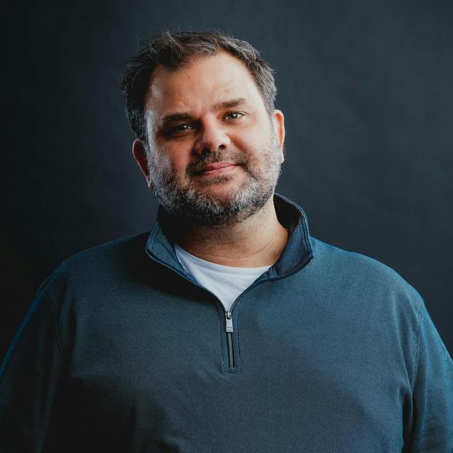 Art(ificial) Intelligence: Pindar Van Arman Builds Robots that Paint - Ep. 129 - podcast episode cover