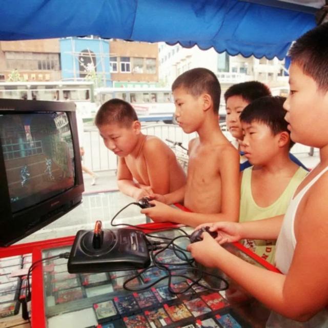 重磅廣播 – 235．精神鴉片戰爭：中國電玩限令...與那些年偷打電動的快樂少年 - podcast episode cover