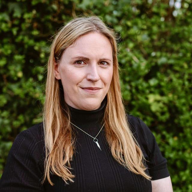 The Art of the Perfect Sports Bra with Expert Insights - podcast episode cover