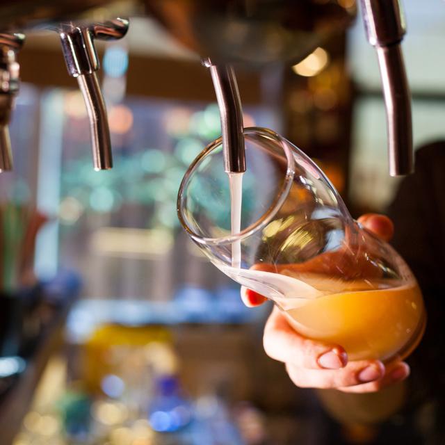 Pubs in the UK: What to Expect as Things Reopen - podcast episode cover