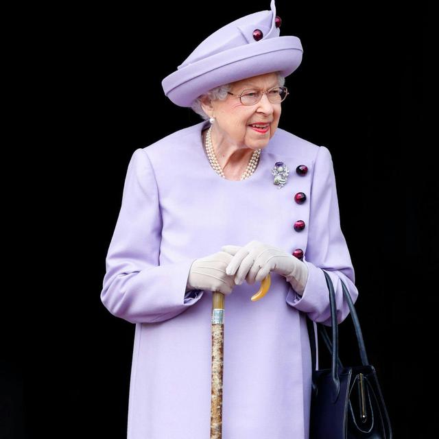 Royal finances, missing findings and fortieth birthdays - podcast episode cover