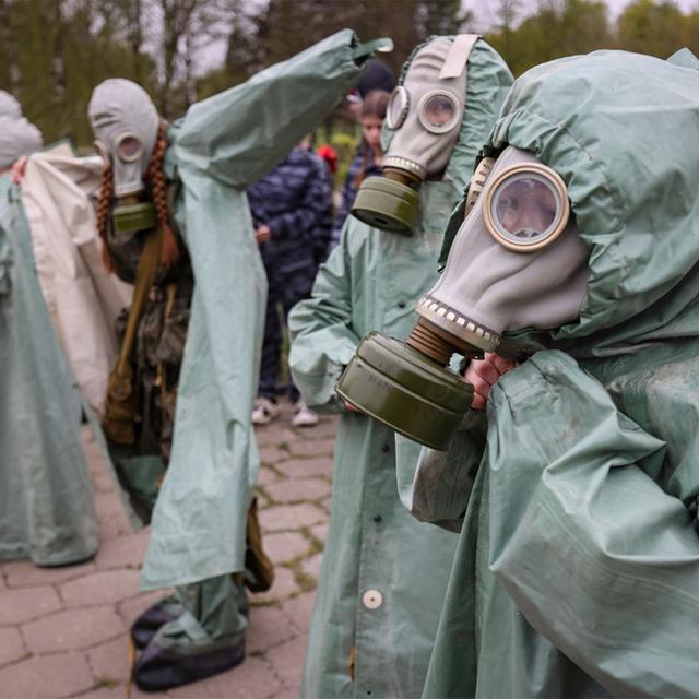 Russia threatens NATO with nuclear strikes & Trump says he's 'saving Ukraine' - podcast episode cover