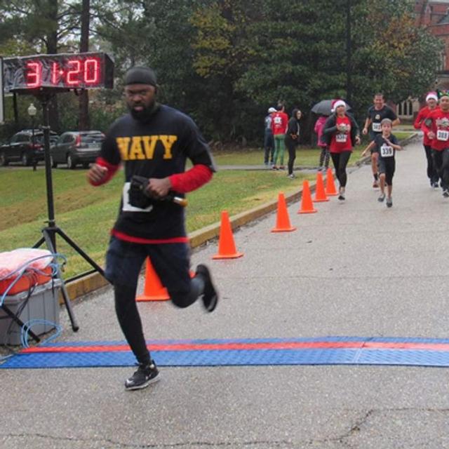 🏆Ep.10: Jingle Bell Run Review/Recap🎅🦌☃️🏁🏆 - podcast episode cover