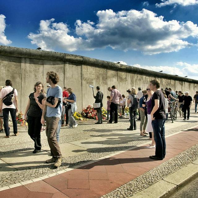 Podcast: 30th Anniversary of the Fall of the Berlin Wall - podcast episode cover