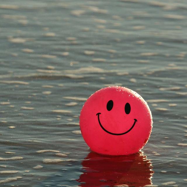How Giving Gives Happiness - podcast episode cover