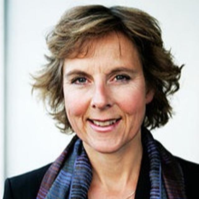 Journalisternes ed - Connie Hedegaard: Medierne skal vedstå sig magten - podcast episode cover