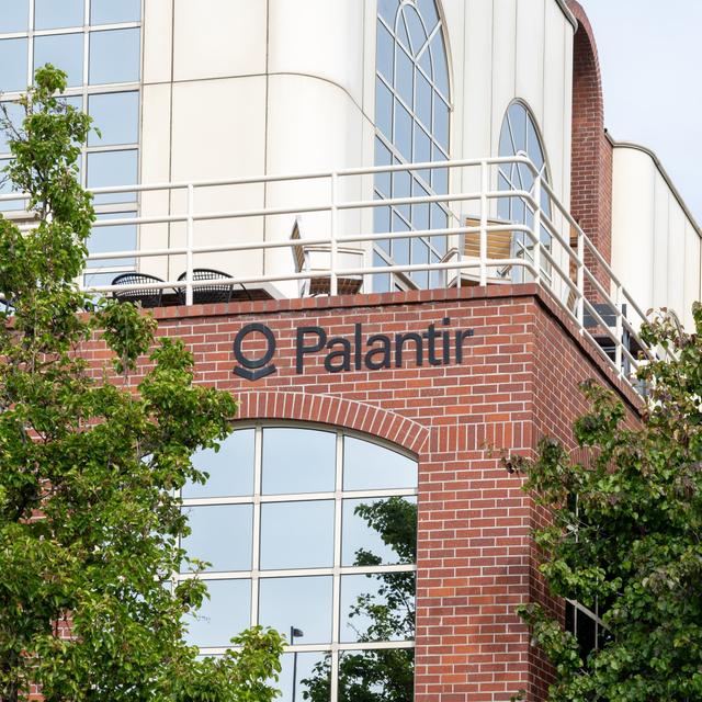 The various contracts Palantir has with the federal government - podcast episode cover
