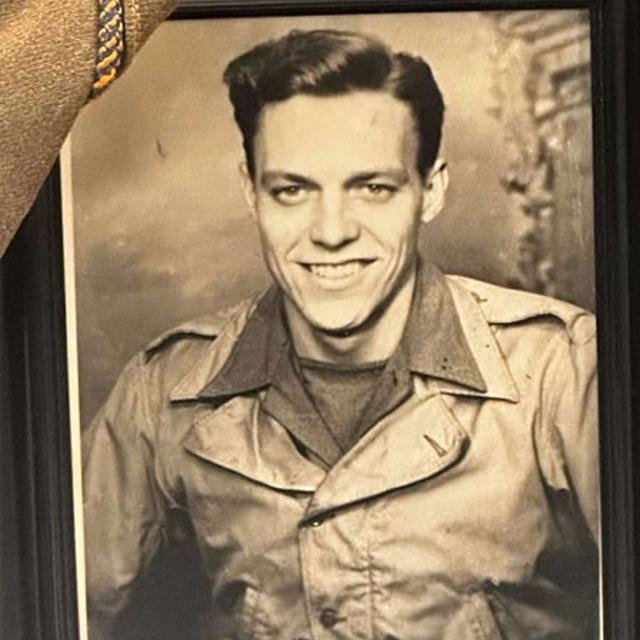 A Journey from D-Day to the Battle of the Bulge: Tales of Courage and Camaraderie - podcast episode cover