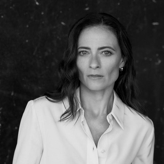 S10E15 - Lara Pulver - podcast episode cover