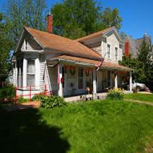 Interview w/ Owner of Wyatt Earp Birthplace Museum - podcast episode cover