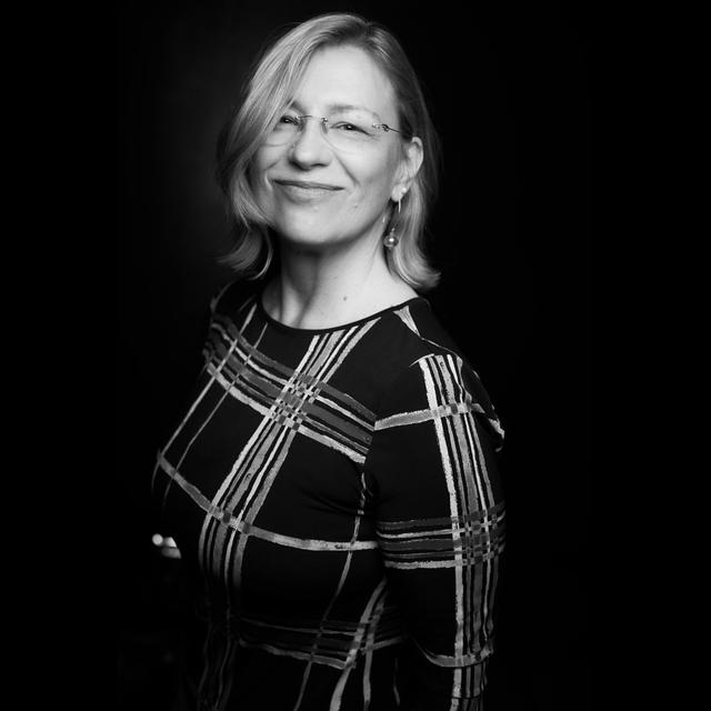 Monique Attinger - Low Oxalate Expert & Coach with 15 Years Experience - podcast episode cover