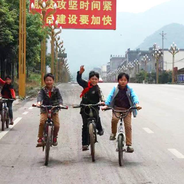 E764.乡村教师（下）：最后一所村小消失的前夜 - podcast episode cover