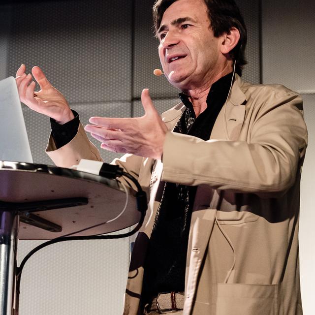 URBS #3 -  Benoit Peeters "Villes de papier. De Revoir Paris aux Citées obscures" - podcast episode cover