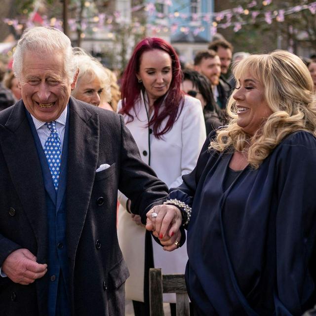 Cambridges eye up Windsor, Andrew on Fergie's Insta and a trip to Albert Square - podcast episode cover