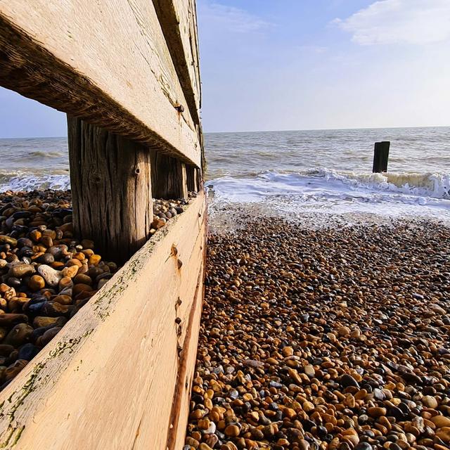258 Tidal breakers on Winchelsea beach (high definition spatial sound) - podcast episode cover