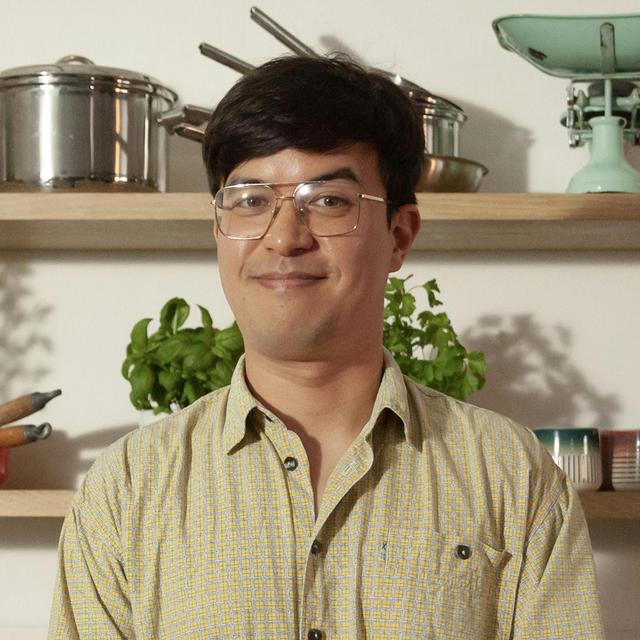 Phil Wang, beef & broccoli noodles and a beer - podcast episode cover