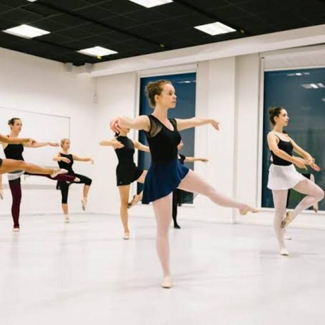 How does dancing improve your health? - podcast episode cover