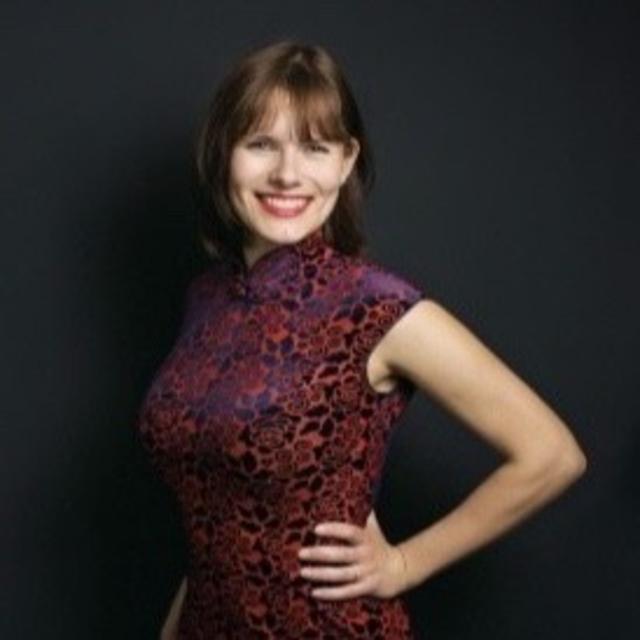 New World Voices With Janine Jakob, Intercultural Trainer, Happiness & Career Coach - podcast episode cover